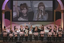 ドリーム モーニング娘。のコンサートにゲスト出演した後藤真希と辻希美（写真中央）。