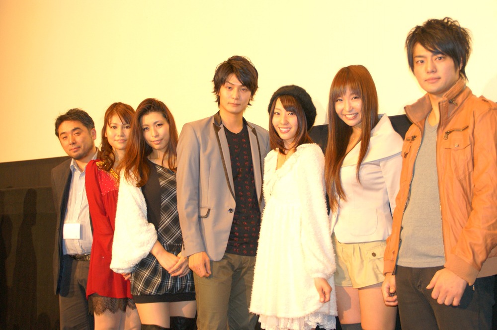 舞台挨拶より。写真左から椿光一監督、高井美帆、岡田真由香、八神蓮、藤江れいな、山本早織、石川龍馬。