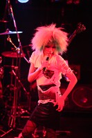 アヴちゃん（Vo）（撮影：岩根愛）