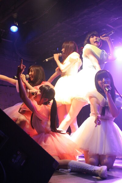 でんぱ組.incは「もふくちゃん」こと福嶋麻衣子とTOY'S FACTORYにより立ち上げられた新レーベル「MEME TOKYO（ミームトーキョー）」よりニューシングル＆アルバムを発表する。