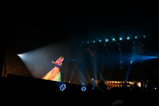 「YUKI tour “MEGAPHONIC” 2011」初日公演の様子。