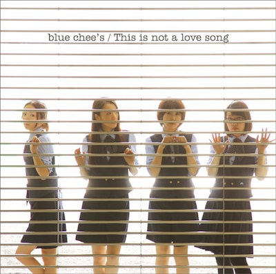 ミニアルバム「This is not a love song」ジャケット (C) blue chee's All Rights Reserved 写真撮影：ハービー山口