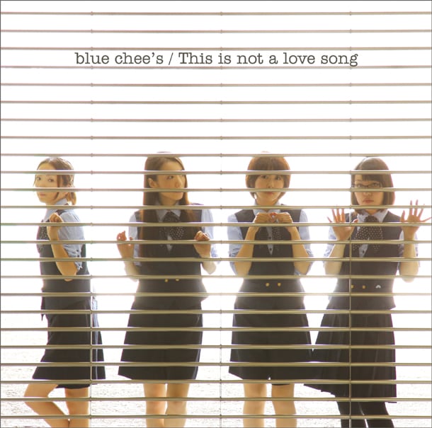 ミニアルバム「This is not a love song」ジャケット (C) blue chee's All Rights Reserved 写真撮影：ハービー山口