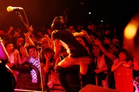 写真は8月27日に東京・渋谷CLUB QUATTROで開催されたキノコホテルの単独実演会「サロン・ド・キノコ～晩夏のヒメゴト」の模様。