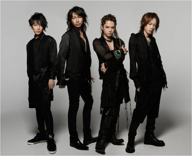 先週10月12日にリリースされたL'Arc-en-Ciel（写真）の最新シングル「X X X」は、オリコンウィークリーチャートで1位を獲得。