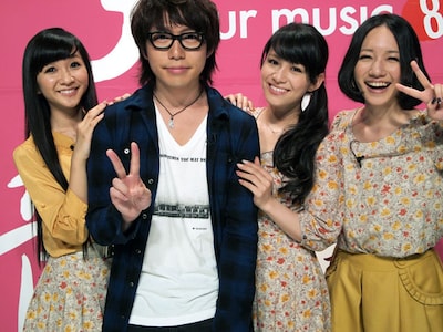 写真左からかしゆか、高橋優、あ～ちゃん、のっち。