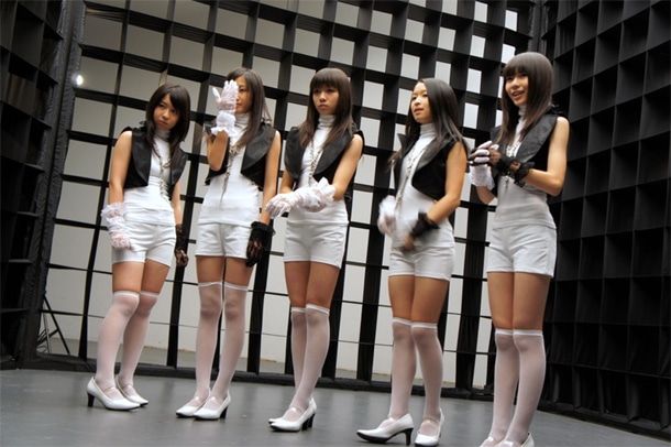 「Liar」ビデオクリップ撮影時の東京女子流。