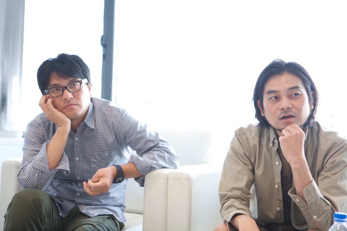 堀込高樹（写真左/G, Vo）と堀込泰行（右/Vo, G）
