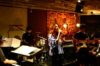 写真は10月17日に都内で行われたスペシャルライブより。