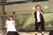 玉城千春ソロデビューシングル「神様」発売記念ライブの模様。
