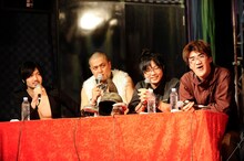 怒髪天の“ご神託”に耳を傾ける出演者たち。（撮影：釘野孝宏）