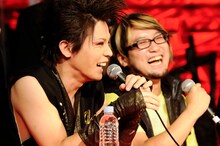 hideki（左）と堀之内大介（右）。（撮影：釘野孝宏）