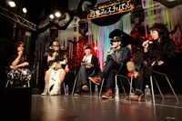 「D.N.A～ロックの殿堂～」収録の模様。イベント本編とは異なり真剣なトークが展開された。（撮影：釘野孝宏）