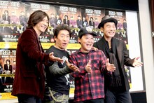 ダチョウ倶楽部の「ヤー！」に混ざる吉井和哉（写真左）。15年来の旧知の仲とあり、息もぴったり。