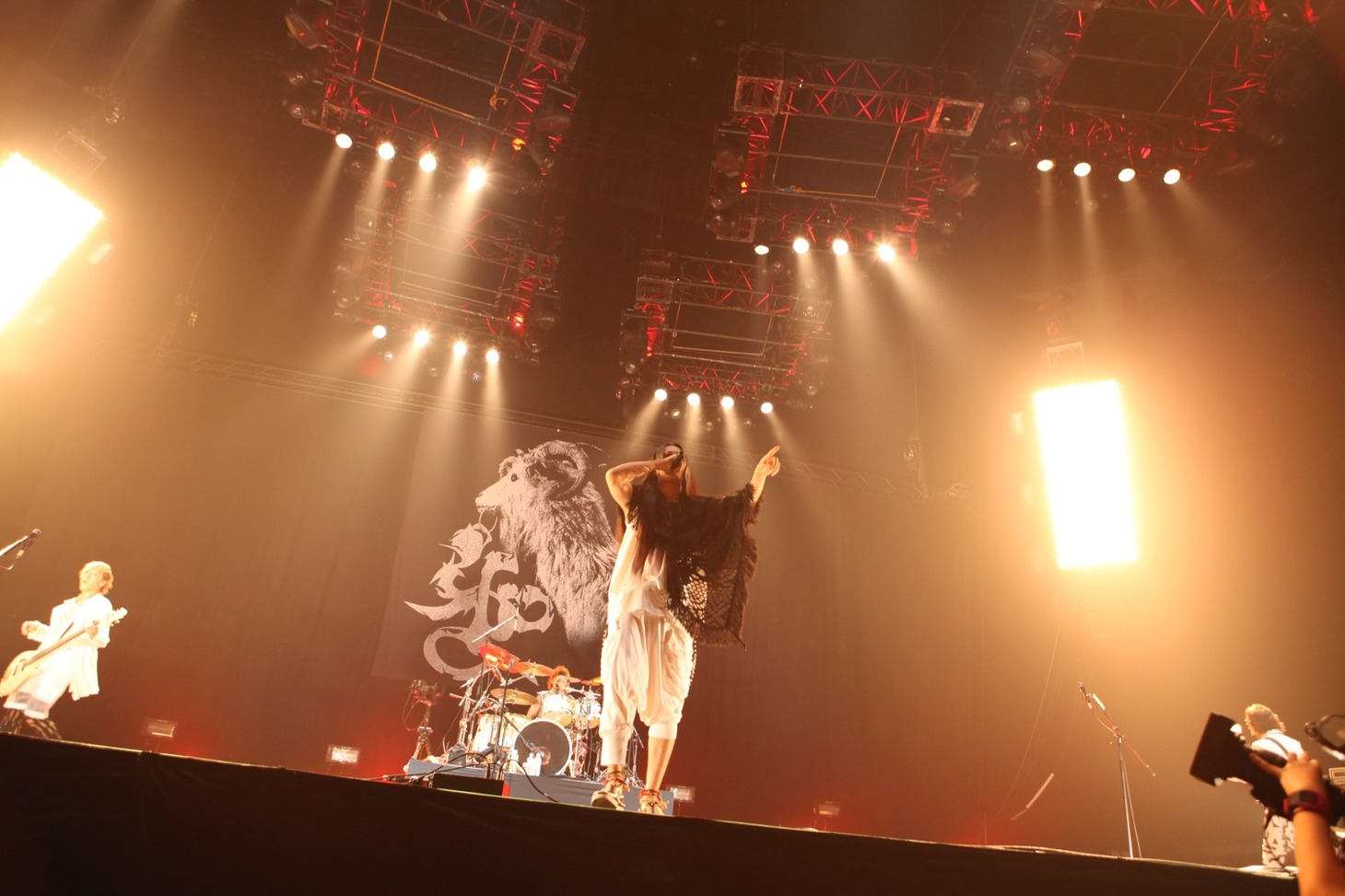 「V-ROCK FESTIVAL '11」のトリを務めたムックのライブパフォーマンス。(C) V-ROCK FESTIVAL '11