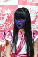 グレート・レニ。頬には「呪」の文字。