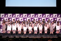 Zepp Tokyoに集まった1200人のファンに、「遠慮も同情もいりません。乃木坂46は皆さんの声援で成長していくグループです。イベントが終わったら握手をしにきてください」と挨拶した乃木坂46。