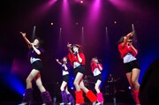 東京女子流、初のホール公演で生バンドをバックにライブ披露