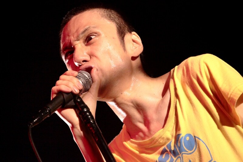 情熱的な歌声でKISSIESも圧倒した甲本ヒロト（ザ・クロマニヨンズ）。