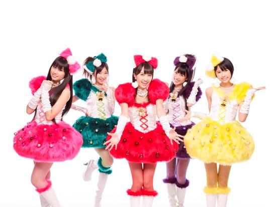 ももいろクローバーZは本日佐々木彩夏(写真左端)が風邪で休養。4人でエイベックスに乗り込んだ。
