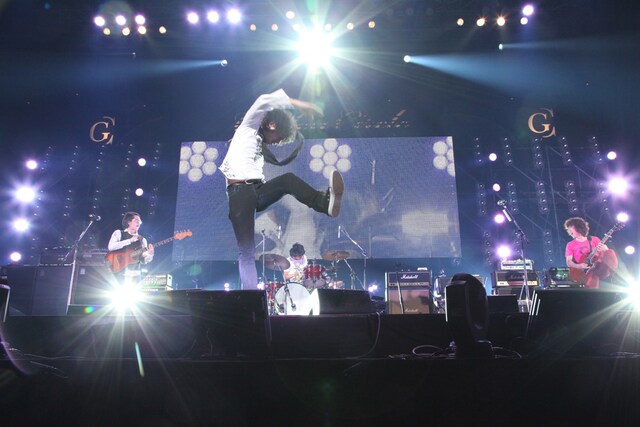 写真は「Golden Circle」10月26日公演でのOKAMOTO'S。