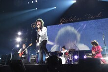 写真は「Golden Circle」10月26日公演でのOKAMOTO'S。
