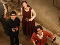 茶川商店の3人。（C）2012「ALWAYS 三丁目の夕日'64」製作委員会