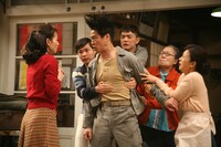 一触即発のムード漂うシーンも。（C）2012「ALWAYS 三丁目の夕日'64」製作委員会