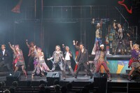 写真は「ロック・オブ・エイジズ」の1シーン。