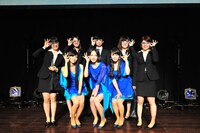 今週の人気の画像3位は「Perfume、念願ダンスコンテストで優勝者とコラボライブ」より、Perfumeと就職氷河期。