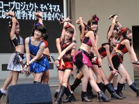 東京エリア会場でのイベントに出演したモベキマスのメンバー10名。