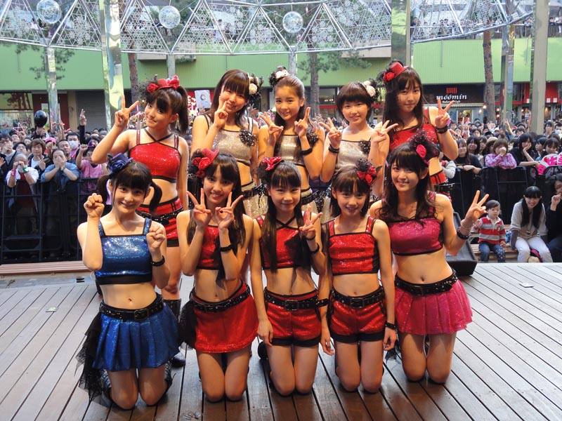 東京エリア会場でのイベントに出演したモベキマスのメンバー10名。