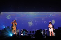 KREVAと阿部真央。