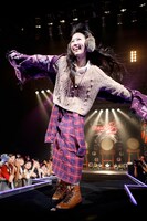 女祭りならではの企画として披露されたMOMOCLO GIRLS COLLECTION（略してMGC）。モデルとしてランウェイでポーズを決める高城れに。