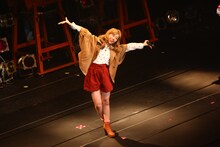 MGC「スピンズ」編。モデルは佐々木彩夏。