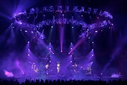 「KIKKAWA KOJI LIVE 2011『KEEP ON KICKIN' & SINGIN'』～日本一心～」横浜アリーナ公演の模様。