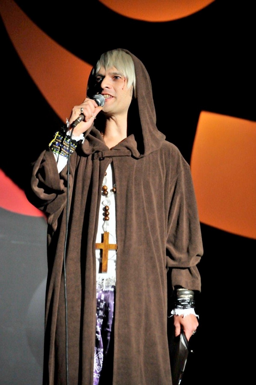 「HALLOWEEN PARTY 2011」10月22日公演のMCを務めたAli。