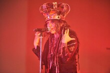 2日目はハロウィンの集大成とも言える仮装で登場したHYDE。