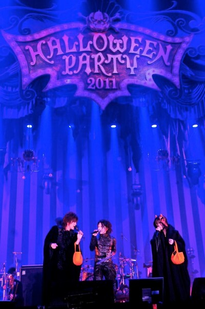 初日公演のセッションの様子。3人の息のあったハーモニーに観客はうっとり。