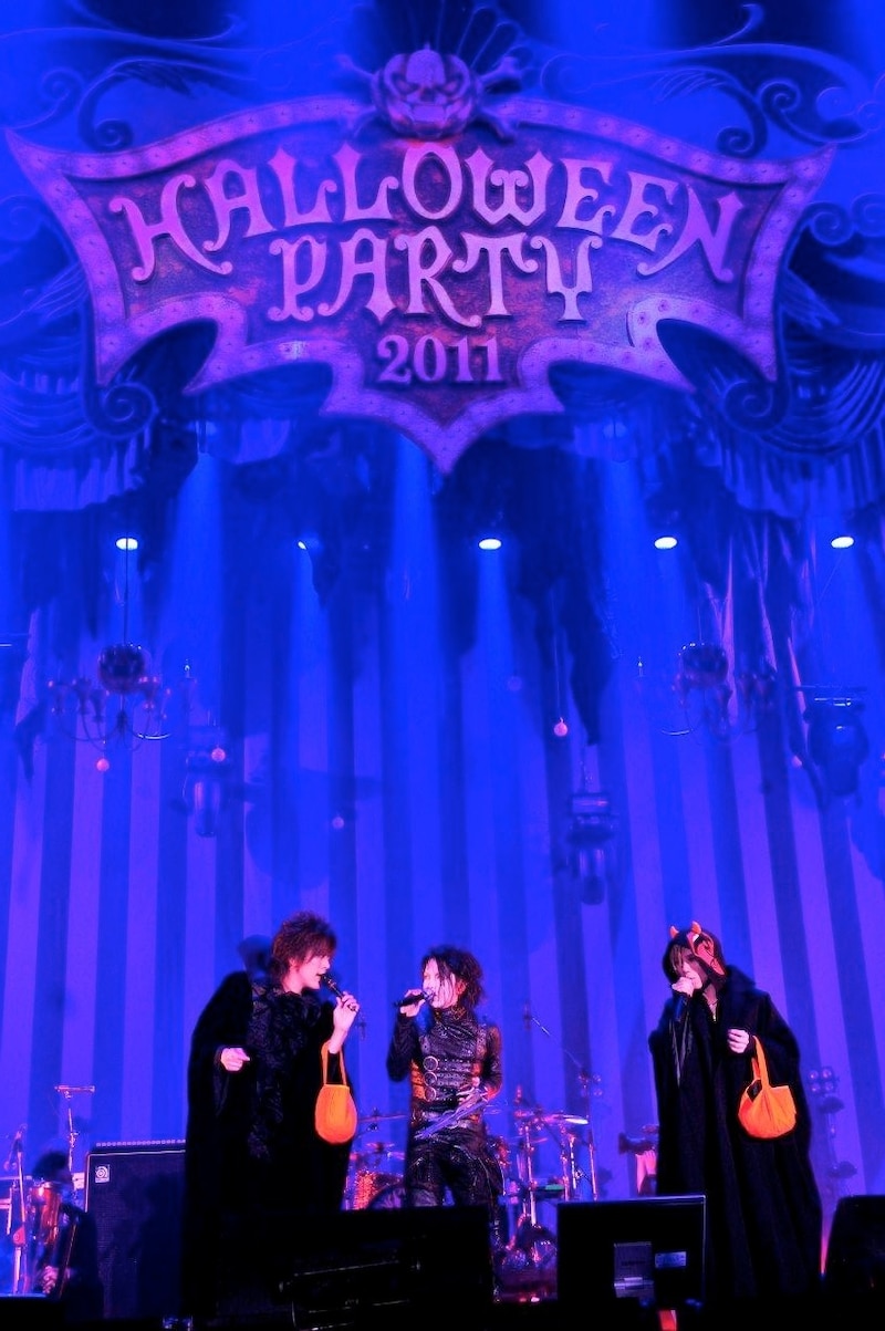 初日公演のセッションの様子。3人の息のあったハーモニーに観客はうっとり。