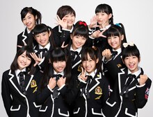 私立恵比寿中学（宮崎れいなは下段右から2番目）