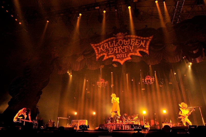 登場するなりオーディエンスをどよめかせたシドの4人(写真は10月22日のもの)。