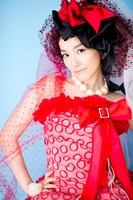 篠原ともえは2月22日に作曲、演奏、イラストなど全て1人で手がけたアルバム「-:*Oh YES Say LaLa*:-」を発表する。