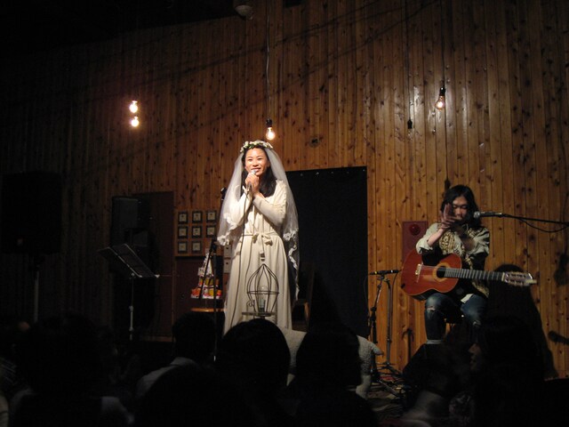 白いベールで幸せを届けた千葉はな（写真左）。