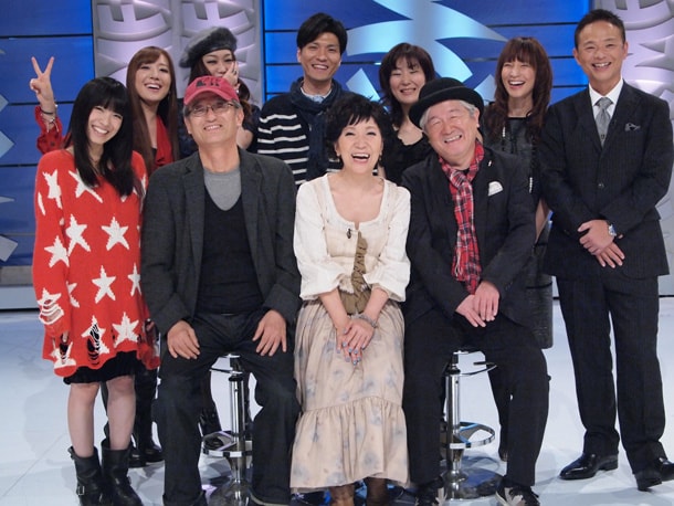 写真左からmiwa、平原綾香、JUJU、森山直太朗、村上ゆき、鈴木杏樹、恵俊彰、下段左から番組のエグゼクティブプロデューサー石田弘、森山良子、鈴木慶一。