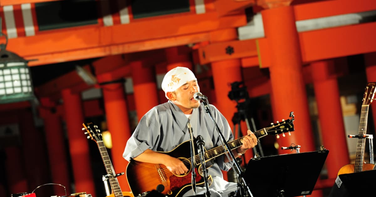 奥田民生、嚴島神社奉納ライブで全18曲を捧げる - 音楽ナタリー