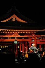 「奥田民生ひとり股旅スペシャル＠嚴島神社」の様子。