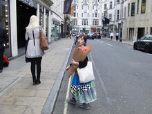 ロンドンの街を歩くたむらぱん。