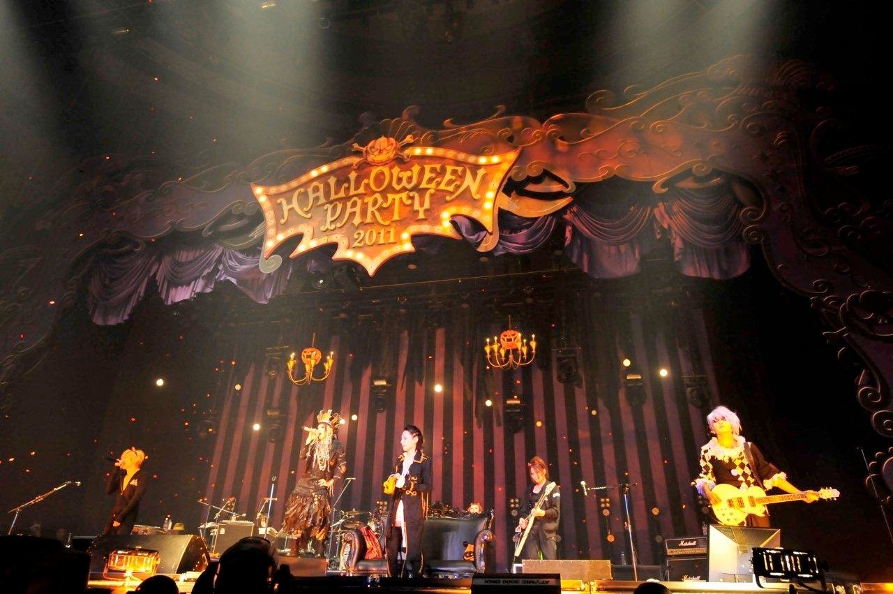 「HALLOWEEN PARTY 2011」神戸公演2日目のアンコールセッションの様子。