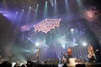 「HALLOWEEN PARTY 2011」神戸公演初日のアンコールセッションの様子。